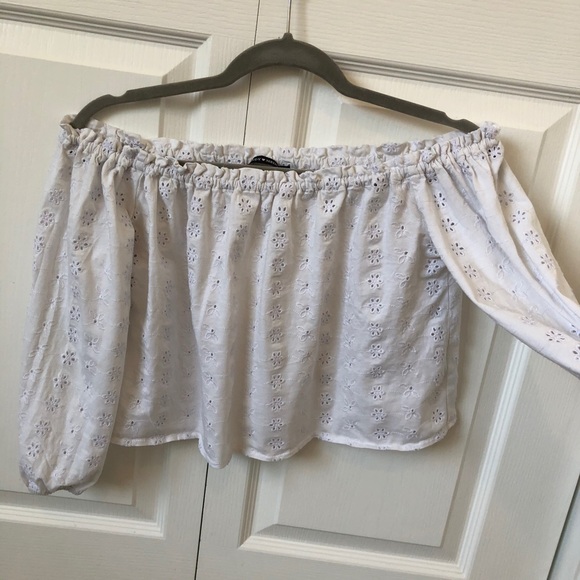 White Brandy Melville Cropped long sleeved shirt - Picture 3 of 6